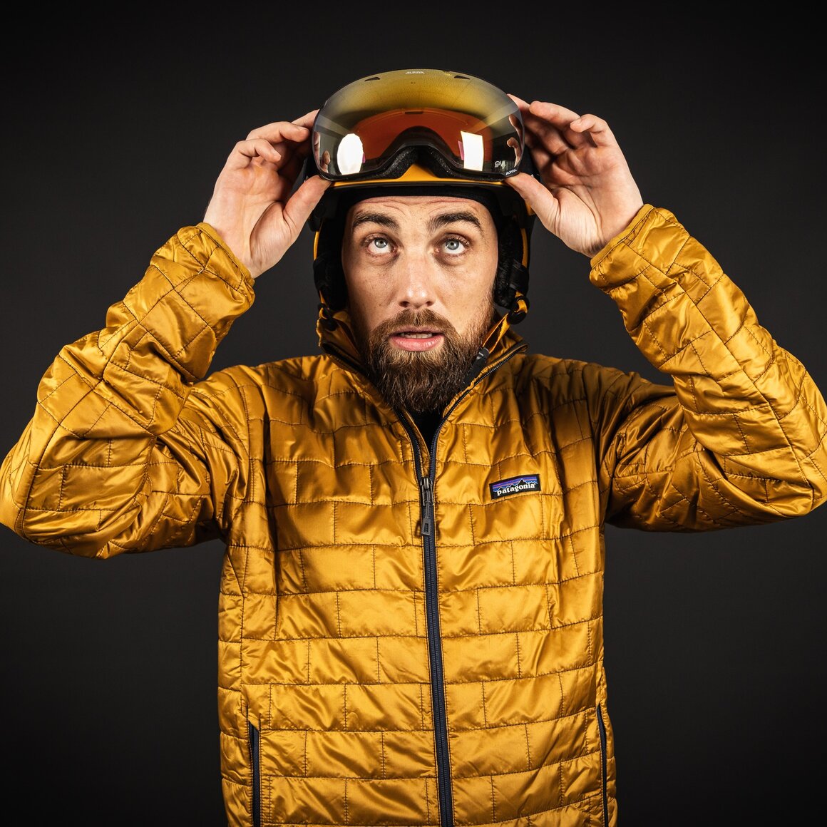Man in gold quilted jacket adjusting ski goggles. © Sport Kessler GmbH