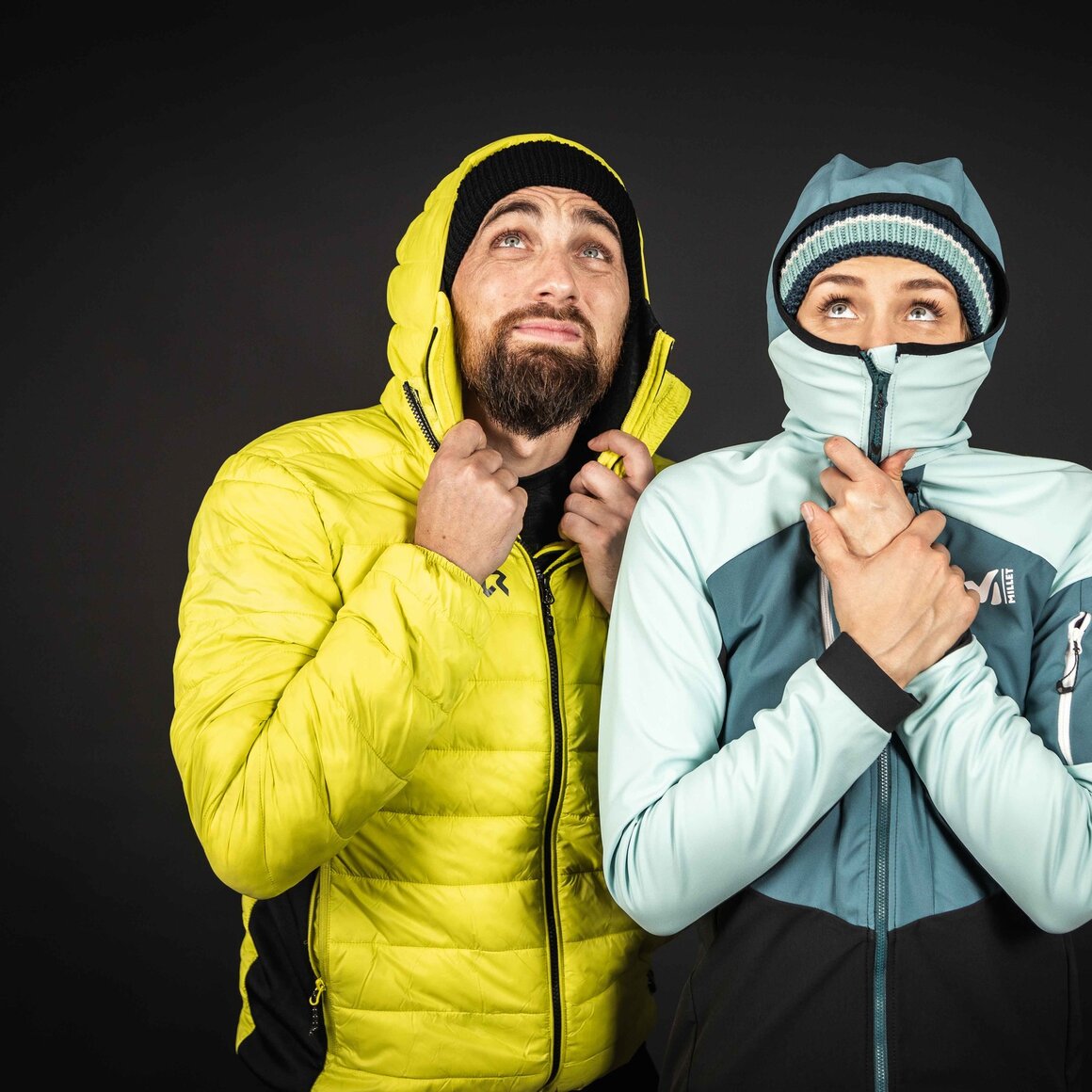 Man and woman bundled in warm jackets against a black background. © Sport Kessler GmbH